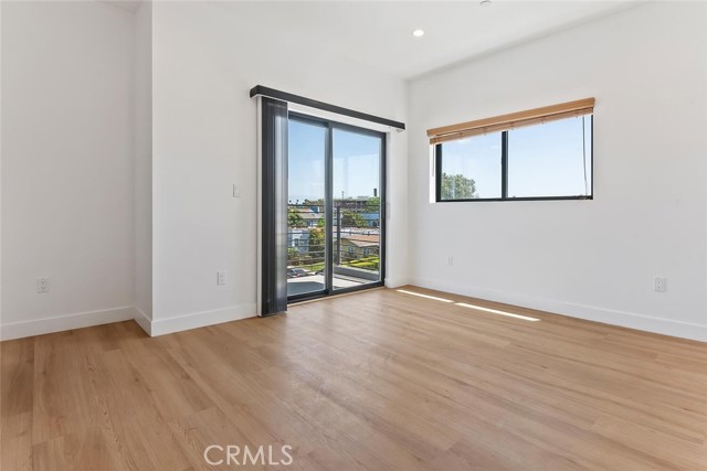 2633 S Cochran Avenue, Los Angeles CA: https://media.crmls.org/medias/bb3f56cb-3d33-4144-bf49-033d6a521655.jpg