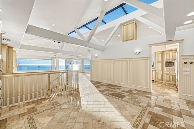 Detail Gallery Image 10 of 73 For 21 Bay, Laguna Beach,  CA 92651 - 6 Beds | 6/1 Baths