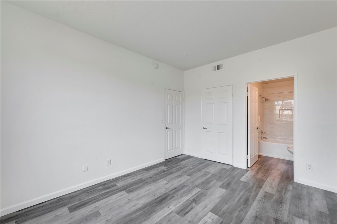 Detail Gallery Image 16 of 21 For 5051 Rosewood Ave #205,  Los Angeles,  CA 90004 - 2 Beds | 2 Baths