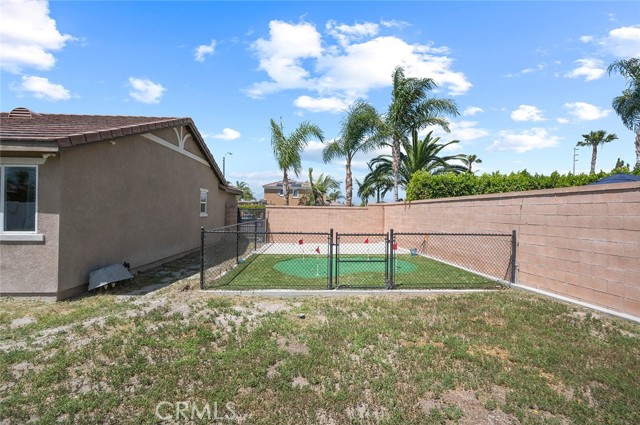 7530 Standing Rock Road, Eastvale CA: https://media.crmls.org/medias/bb3f924a-df8d-490c-af39-24ec03f40464.jpg