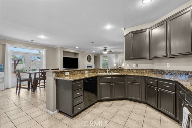 Detail Gallery Image 15 of 59 For 39926 Meadowcrest Way, Palmdale,  CA 93551 - 5 Beds | 3 Baths