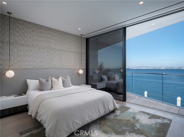 3 The Point, Coronado CA: https://media.crmls.org/medias/bb4071a3-041c-432a-a672-9acc983428a8.jpg