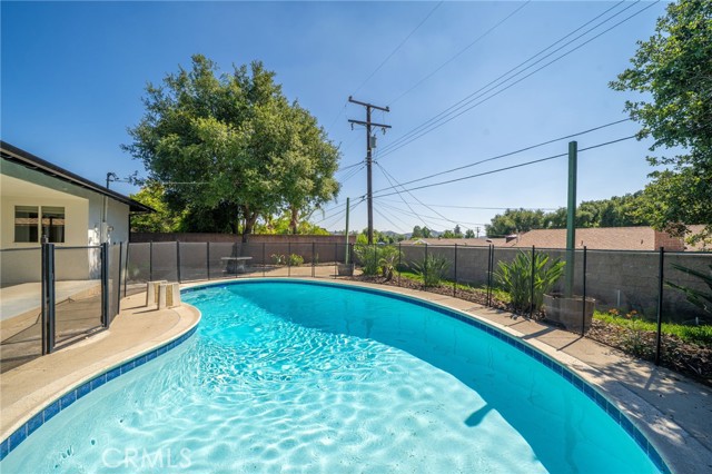 205 Hacienda N Avenue, Glendora CA: https://media.crmls.org/medias/bb412853-e1a7-45c7-94a8-613e63b16c13.jpg