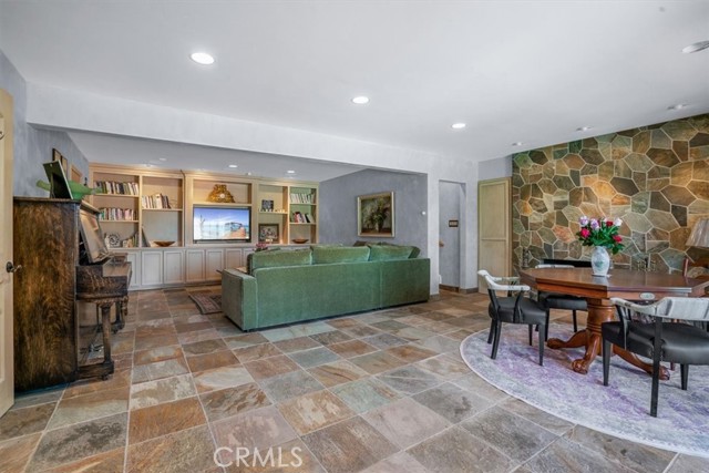 2355 Lake Marie Drive, Santa Maria CA: https://media.crmls.org/medias/bb4137fb-fe96-4ae8-a2a8-ebbf281906bb.jpg