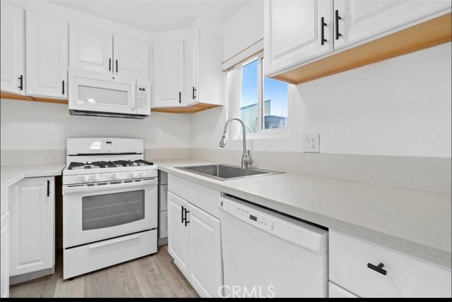 Detail Gallery Image 9 of 29 For 4925 Indian Wood Rd #478,  Culver City,  CA 90230 - 3 Beds | 2 Baths