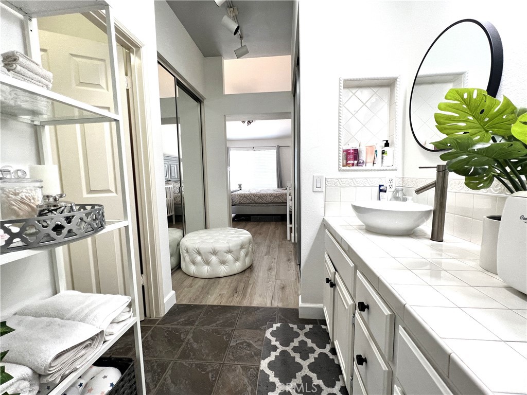 MLS #OC25273791 image #25