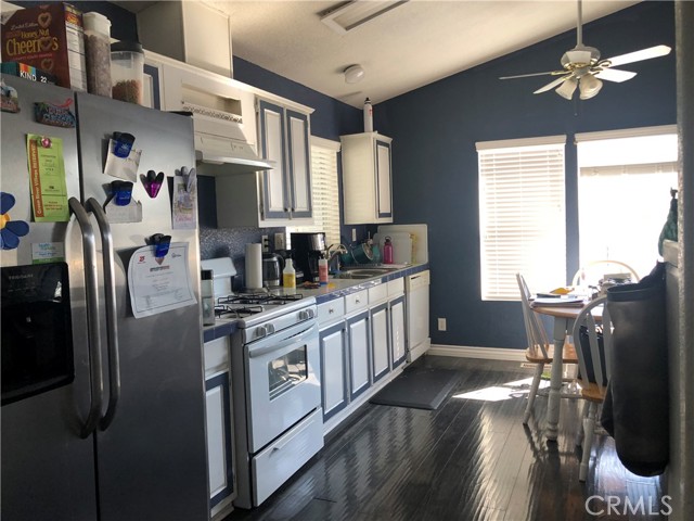 Detail Gallery Image 6 of 24 For 4901 Green River Rd #20,  Corona,  CA 92878 - 3 Beds | 2 Baths