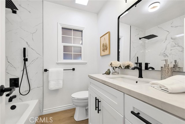 Detail Gallery Image 13 of 40 For 5550 Fallbrook Ave, Woodland Hills,  CA 91367 - 3 Beds | 2 Baths