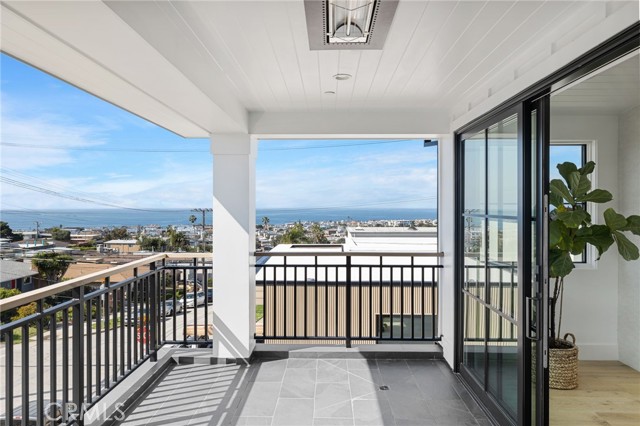 Detail Gallery Image 7 of 46 For 701 Longfellow, Hermosa Beach,  CA 90254 - 5 Beds | 5/1 Baths