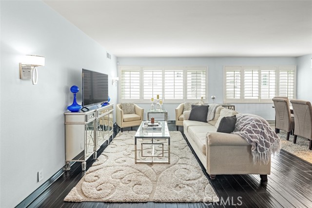 Detail Gallery Image 11 of 26 For 1121 N Olive Dr #209,  West Hollywood,  CA 90069 - 2 Beds | 2 Baths
