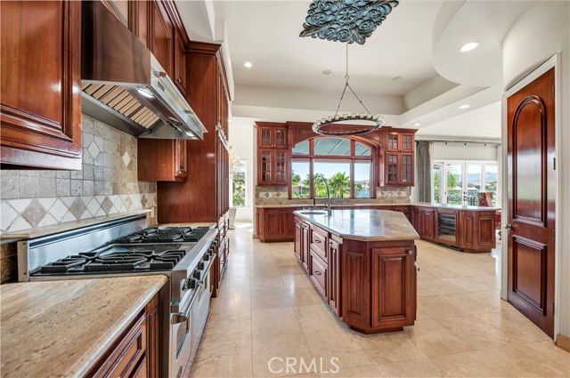 Detail Gallery Image 15 of 70 For 22166 W San Joaquin Dr, Canyon Lake,  CA 92587 - 5 Beds | 4/1 Baths