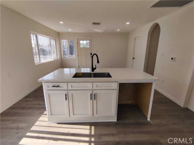 Detail Gallery Image 4 of 29 For 231 E Century, Los Angeles,  CA 90003 - 2 Beds | 1/1 Baths