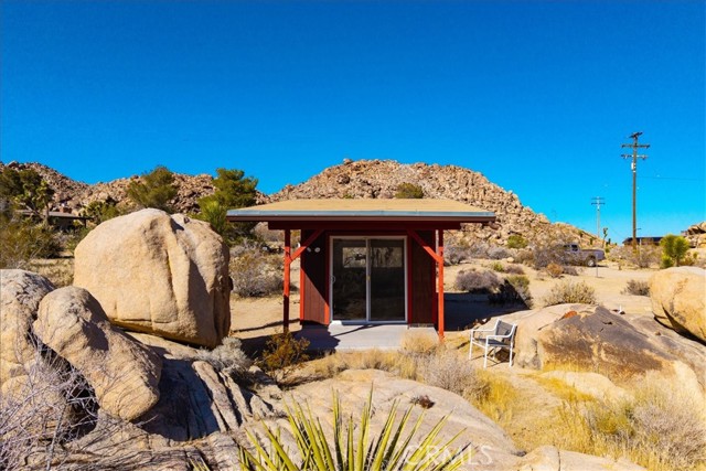 8427 Rock Haven Road, Joshua Tree CA: https://media.crmls.org/medias/bb461418-82cc-4f56-80db-6f821e61a529.jpg