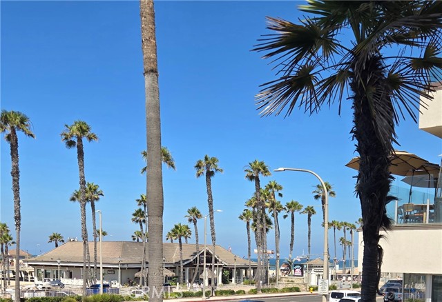 200 Pacific Coast, Huntington Beach CA: https://media.crmls.org/medias/bb4663eb-b217-4451-967e-64a37fca990c.jpg