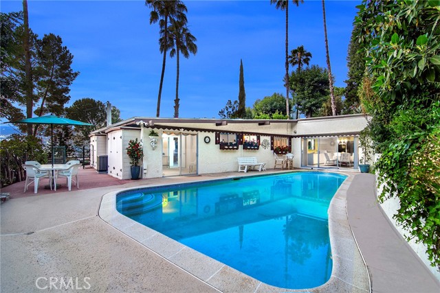 3935 Oakfield Drive, Sherman Oaks CA: https://media.crmls.org/medias/bb46a6e4-f593-4a09-8f74-79a2ee8cf4e3.jpg