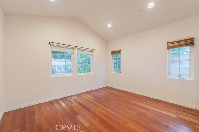 2913 Delaware Avenue, Santa Monica CA: https://media.crmls.org/medias/bb47cfe7-1d04-43c2-81b6-8fbca4858d13.jpg