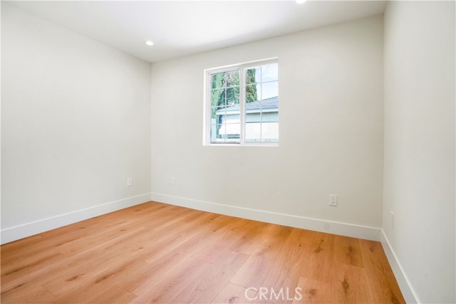 Detail Gallery Image 24 of 55 For 18324 Sylvan St, Tarzana,  CA 91335 - 4 Beds | 2 Baths