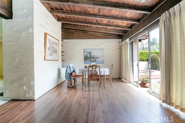 1422 W Riverside Drive, Burbank CA: https://media.crmls.org/medias/bb48a0af-08b8-48e8-9d3e-fc008f99f9f0.jpg