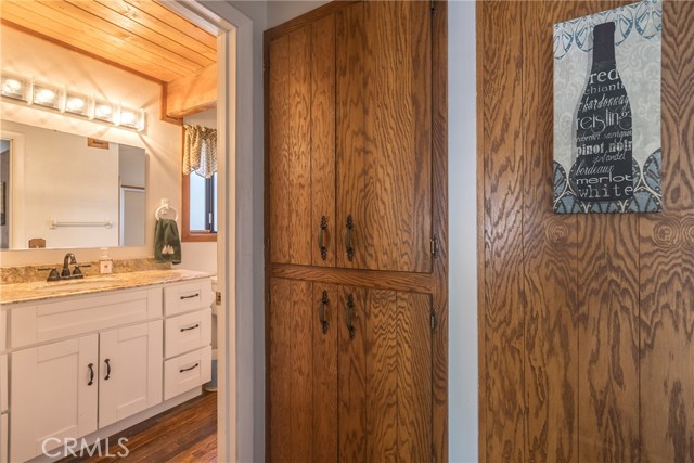 301 Downey Drive, Big Bear City CA: https://media.crmls.org/medias/bb48e101-9d3f-498c-8590-11de26448d76.jpg