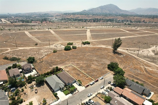 970 South Florez Street, Colton CA: https://media.crmls.org/medias/bb4b04f1-5d77-4538-9d54-fc3cf6975990.jpg