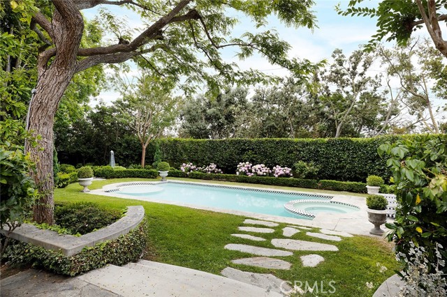 1 San Mateo Way, Corona del Mar CA: https://media.crmls.org/medias/bb4b54b8-1ac7-4ad9-9d06-04b803d78d95.jpg