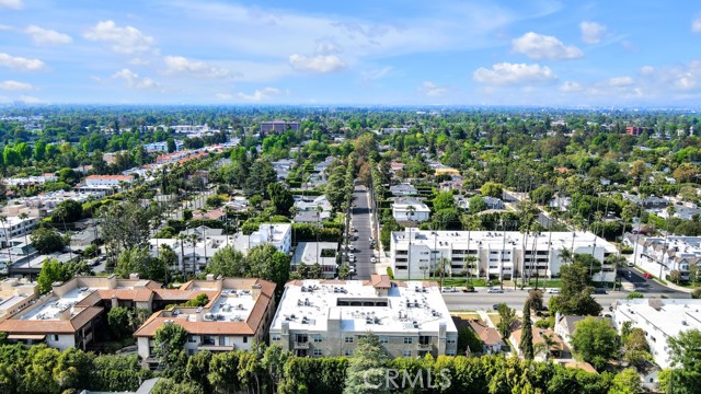 13200 Moorpark Street, Sherman Oaks CA: https://media.crmls.org/medias/bb4bceee-8e51-4366-8baf-aac284c8f692.jpg