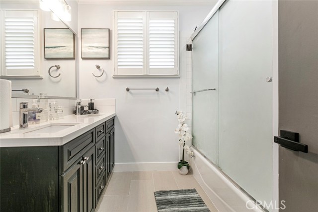 15409 Wyandotte Street, Van Nuys CA: https://media.crmls.org/medias/bb4ced52-c8d0-47cc-bb2e-28eb7c89ae03.jpg