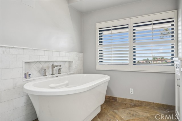 2718 Via Victoria, Palos Verdes Estates CA: https://media.crmls.org/medias/bb4dba77-de29-4e47-b90f-54f416f52661.jpg