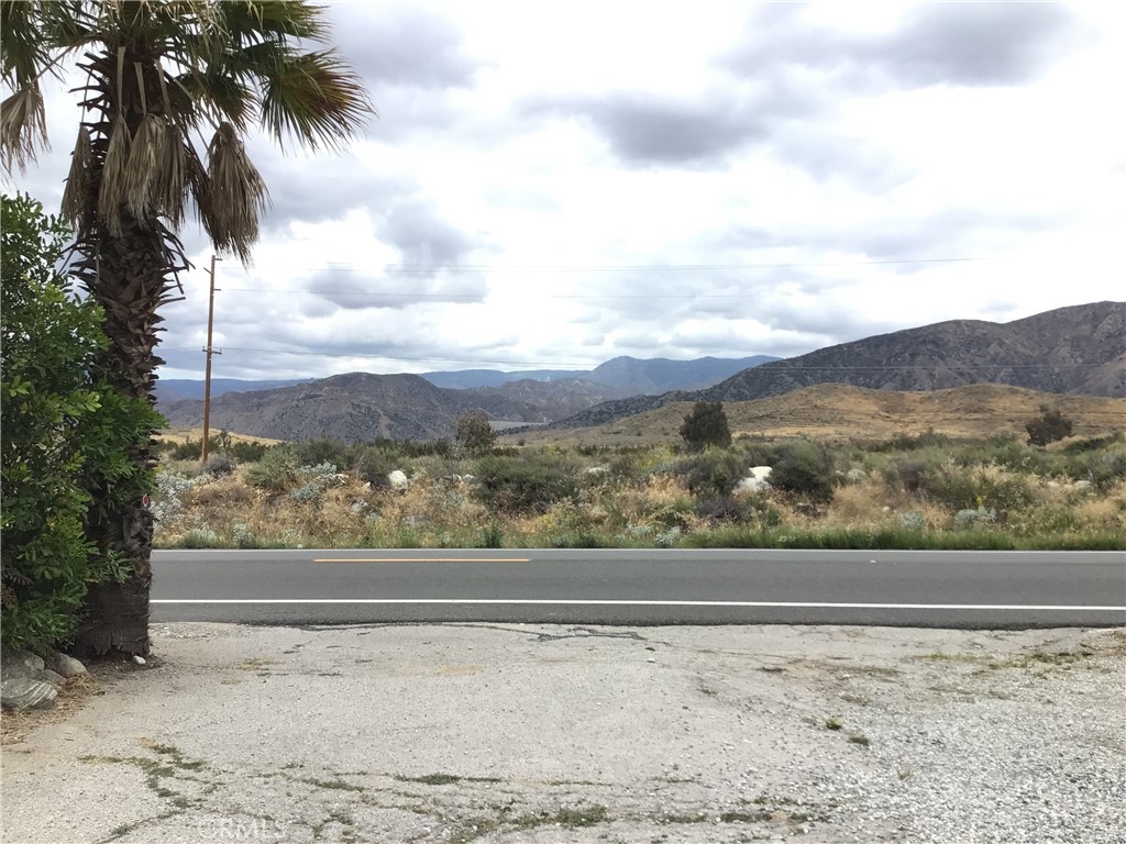 https://media.crmls.org/medias/bb4e5e35-9687-4b27-b06d-f27d945aecbb.jpg?preset=X-Large
