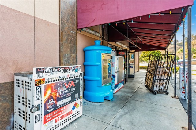 3200 Mission Avenue, Oceanside CA: https://media.crmls.org/medias/bb4eac7c-cb12-4159-8d93-9a403156aed8.jpg