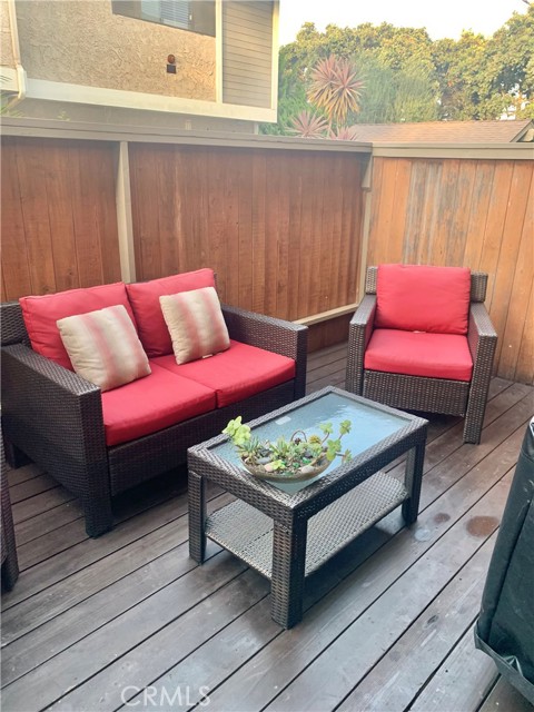 515 Meyer Lane, Redondo Beach, California 90278, 2 Bedrooms Bedrooms, ,1 BathroomBathrooms,Residential,Sold,Meyer,PW21191268