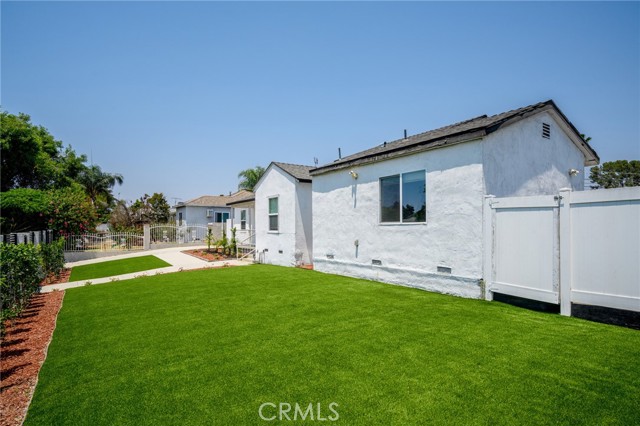 8302 Webb Avenue, Sun Valley CA: https://media.crmls.org/medias/bb5094ad-0403-4854-b945-88975c332c66.jpg