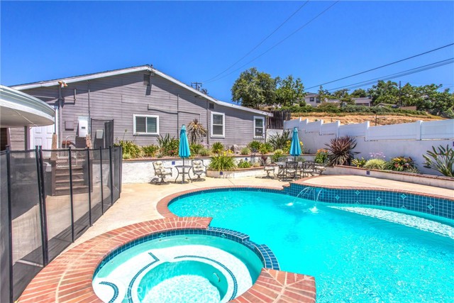 31607 Florida Street, Redlands CA: https://media.crmls.org/medias/bb516e11-9b3b-426d-a0b3-20ceeb4eee19.jpg