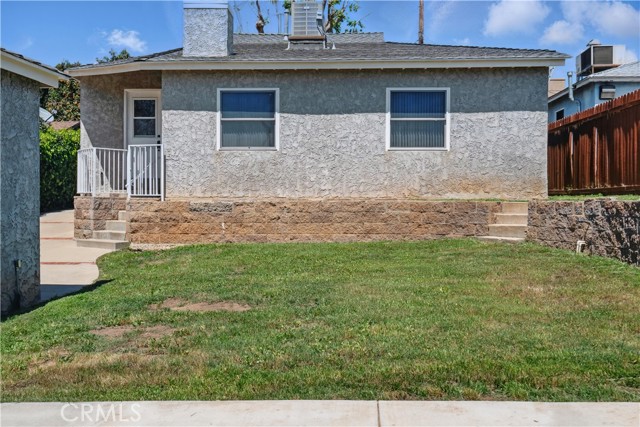 13384 Foothill Boulevard, Sylmar CA: https://media.crmls.org/medias/bb517434-1f48-4b7e-a209-4e72870d58b6.jpg