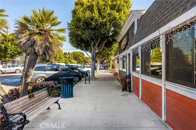 1207 Seal Way, Seal Beach CA: https://media.crmls.org/medias/bb51b107-a2a0-47cc-bb45-4fec612cdd00.jpg