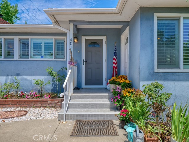 401 E Cherry Avenue, Monrovia CA: https://media.crmls.org/medias/bb52c987-fc3f-4c52-8298-6f56fc658dc6.jpg