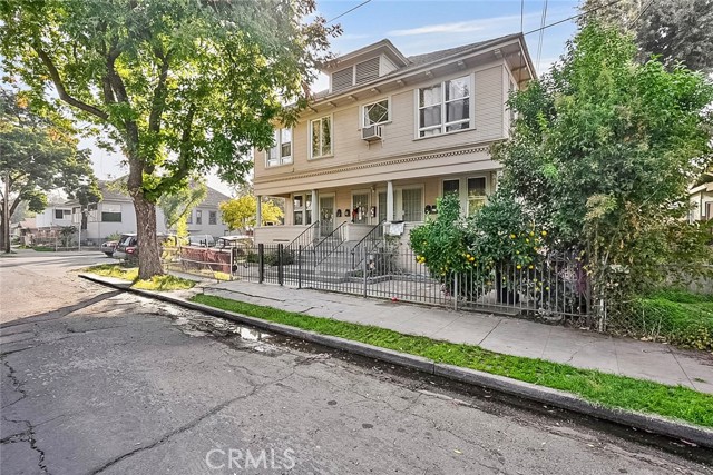 700 W Park, Stockton CA: https://media.crmls.org/medias/bb53c812-8a66-4c65-b8d3-a2c472d4e4da.jpg