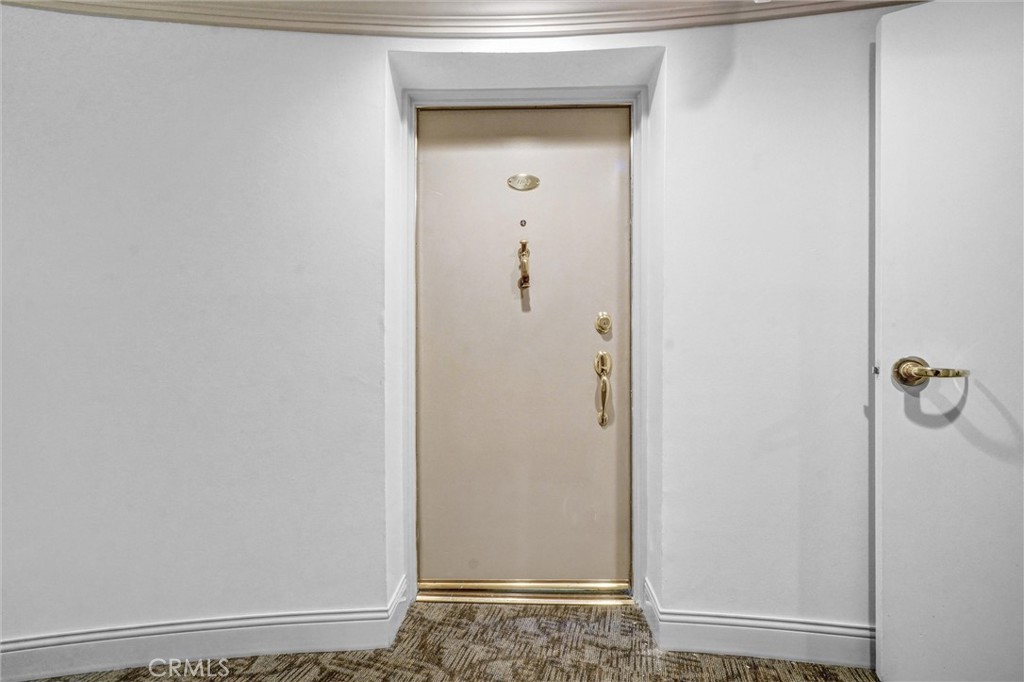 https://media.crmls.org/medias/bb545d3a-e5ec-4f41-a5f7-aa8a1cdc2dc2.jpg?preset=X-Large