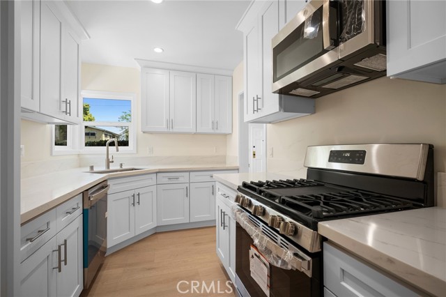 Detail Gallery Image 13 of 22 For 1007 W Angeleno Ave #101,  Burbank,  CA 91506 - 2 Beds | 2 Baths