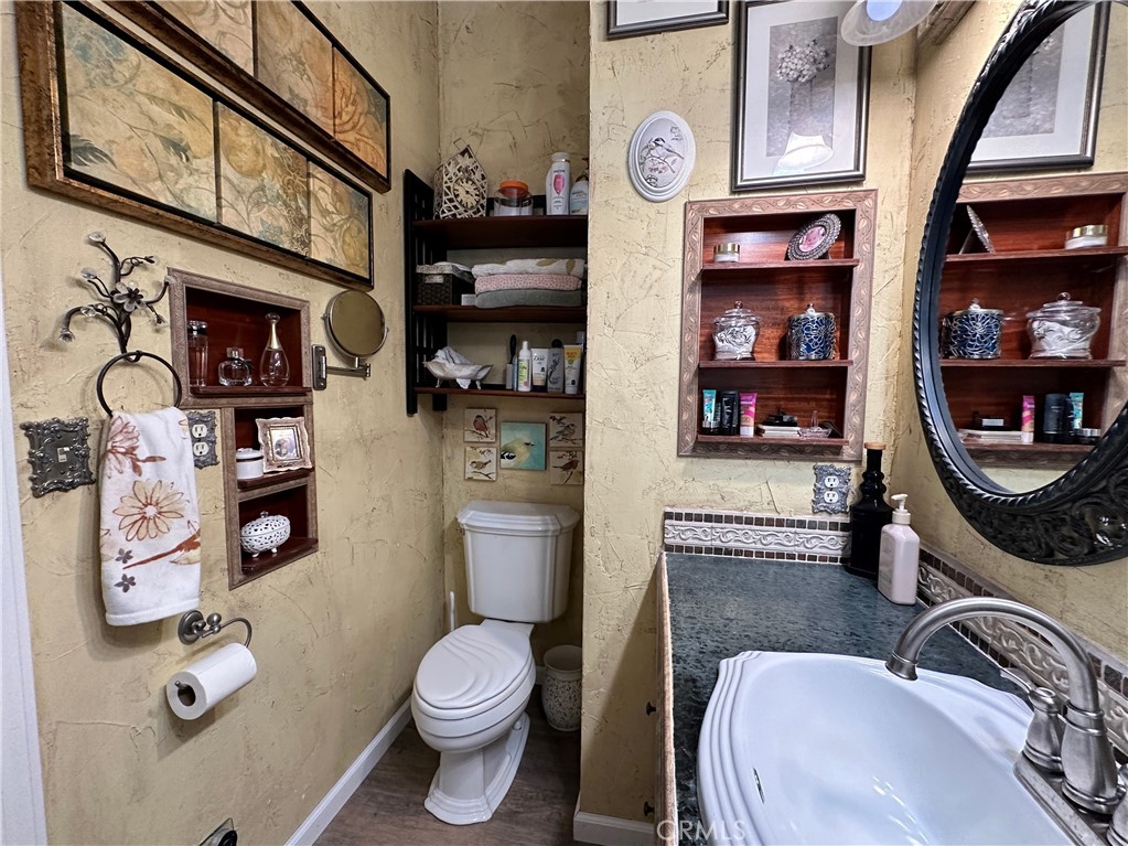 https://media.crmls.org/medias/bb550cbe-226b-4020-8e24-19b7ae1f49d4.jpg?preset=X-Large