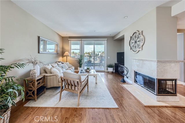 Detail Gallery Image 9 of 39 For 4167 Warner Ave #101,  Huntington Beach,  CA 92649 - 2 Beds | 2 Baths