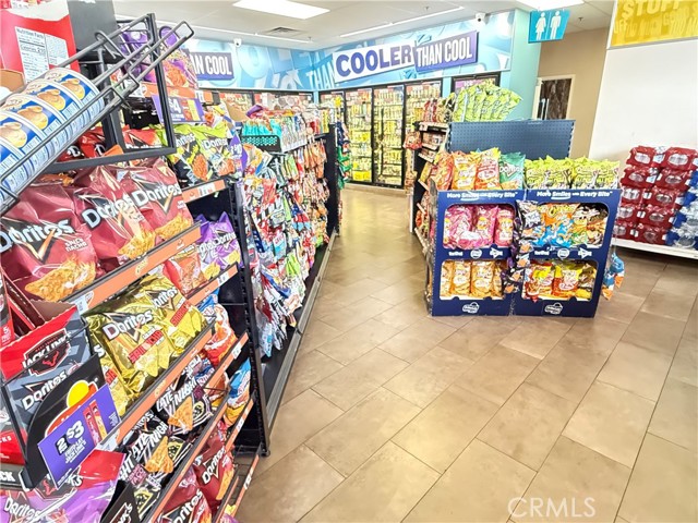 1702 Highway 46, Wasco CA: https://media.crmls.org/medias/bb5534fb-be7f-4cf1-9df9-64552a2c3028.jpg