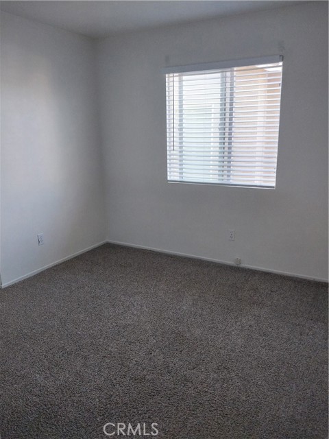 Detail Gallery Image 12 of 18 For 935 Redtail Dr, Corona,  CA 92879 - 4 Beds | 2/1 Baths