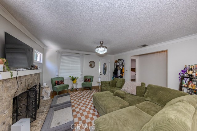 4712 Townsend Avenue, Los Angeles CA: https://media.crmls.org/medias/bb56b1dd-2563-4be6-a739-19cba3113b7f.jpg