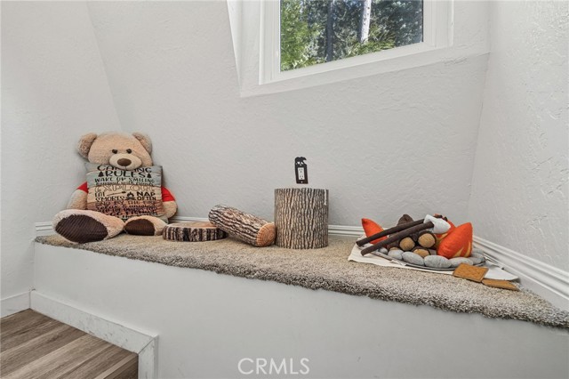 Detail Gallery Image 18 of 32 For 28224 Larchmont Ln, Lake Arrowhead,  CA 92352 - 3 Beds | 2 Baths