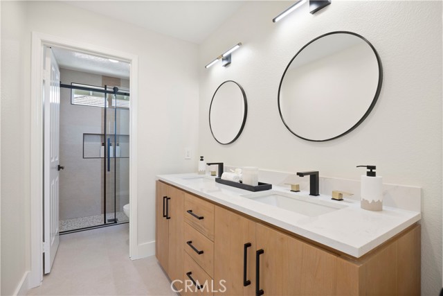 24876 Avenida Avalon, Laguna Hills CA: https://media.crmls.org/medias/bb5736c3-4d86-4ad1-83ab-cc0c1afa9e51.jpg
