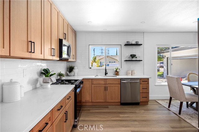 Detail Gallery Image 8 of 20 For 9552 Rhea Ave, Northridge,  CA 91324 - 4 Beds | 2 Baths