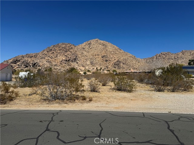 Detail Gallery Image 1 of 3 For 23372 Taos Rd, Apple Valley,  CA 92307 - – Beds | – Baths