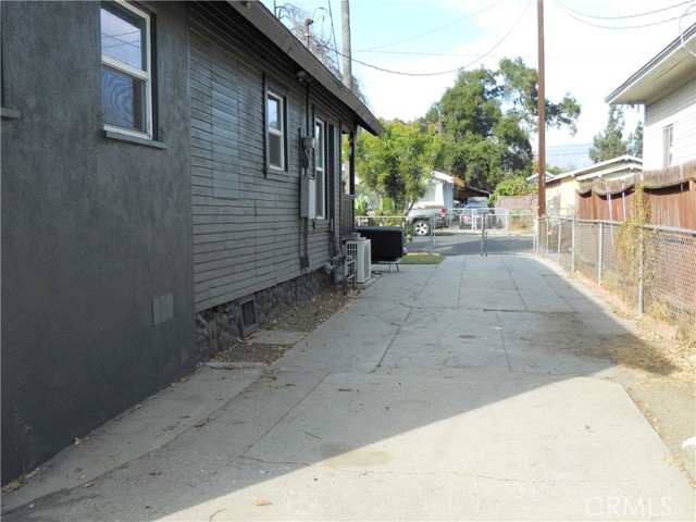 Detail Gallery Image 30 of 31 For 934 E 6th St, Pomona,  CA 91766 - 2 Beds | 2 Baths