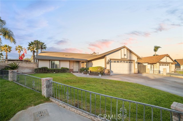 Detail Gallery Image 2 of 33 For 1549 Agate, Colton,  CA 92324 - 3 Beds | 2 Baths